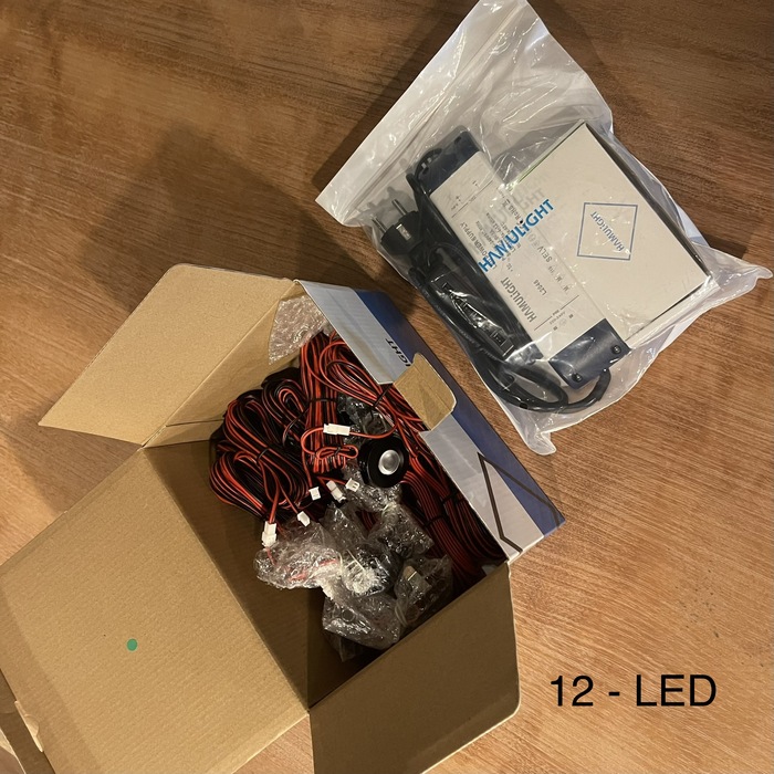 12 x LED