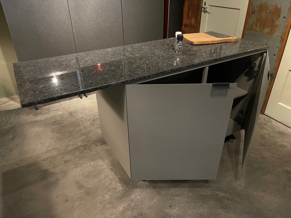 Grey steel outdoor kitchen 1.70 cm with doors