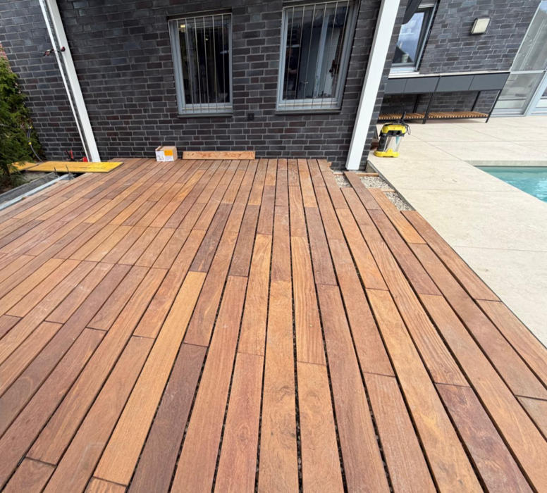 Hardwood decking Ipé with clip fasteners