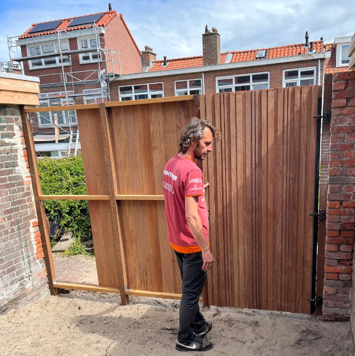 pe slat fence with a barcode profile and a premium architectural design