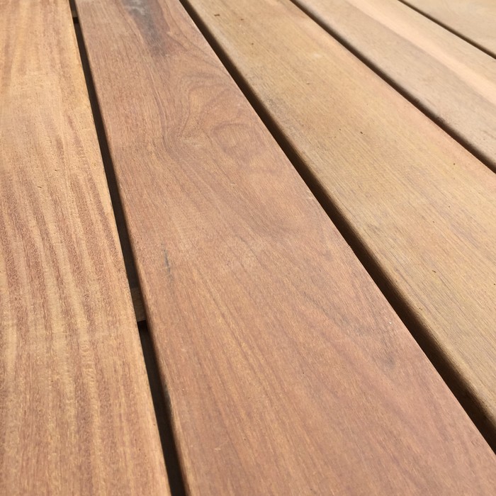 Ipe decking with conceal clip and screws 