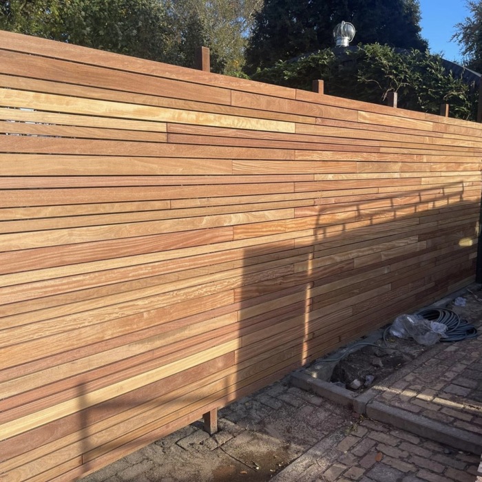 IPE hardwood fence with combi 5-7-9 cm slats