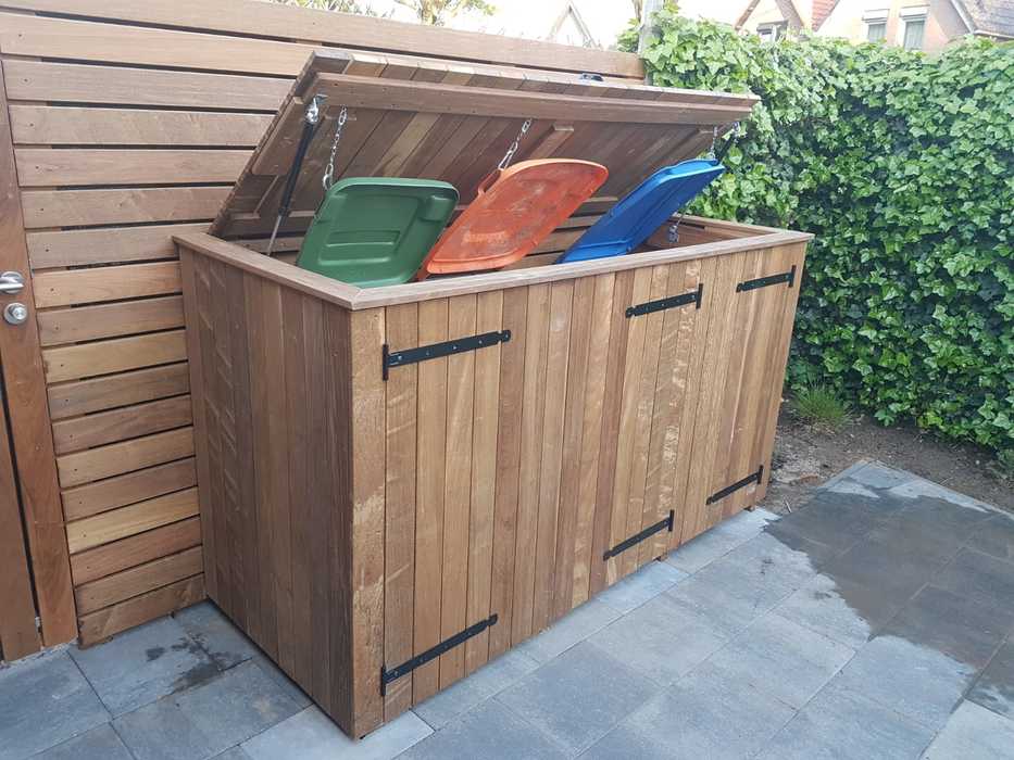 Luxury Ipe Slat Fencing with Integrated Wheelie Bin Store