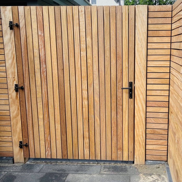 Ipe modern garden gate matching your fence of 9.0 cm wide slats
