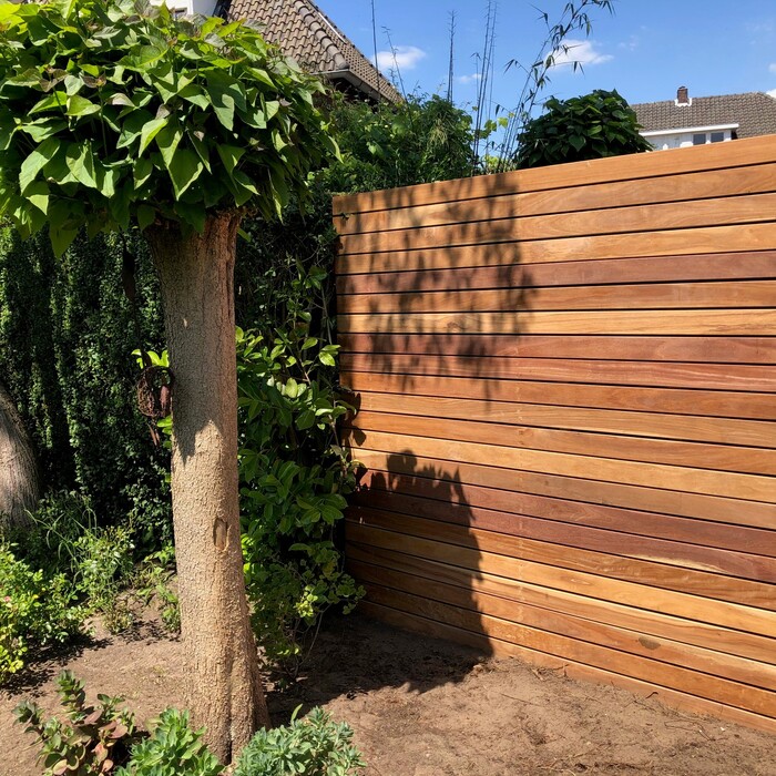 Modern Ipé fence with wooden slats