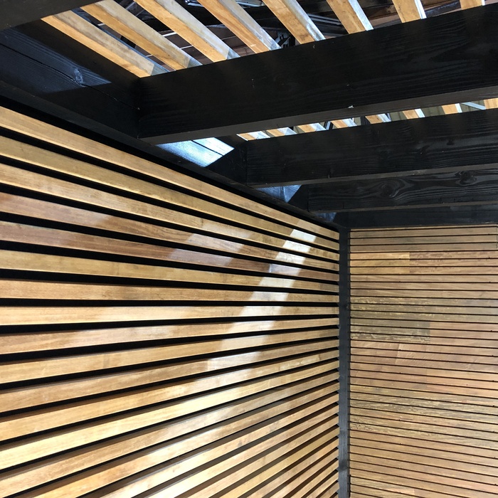 Modern wall of Ipe wood in 4x4 slats in roofing