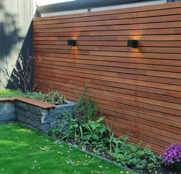 Oil to a slatted fence made of ipe wood