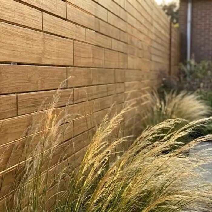 Teak slats of 90 mm with even 5 mm gaps