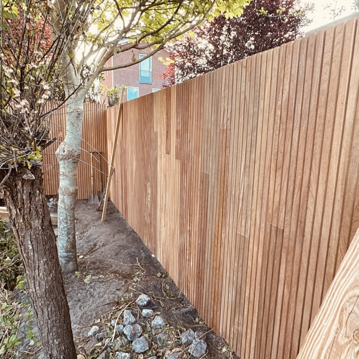 Tripple planks of ipe wood vertically mounted modern fence 