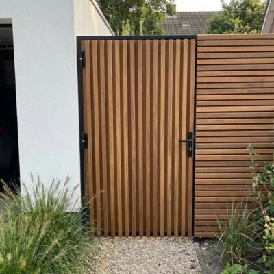 Ipe garden gate with 40 x 40 mm battens, double sided and private, at the rear access