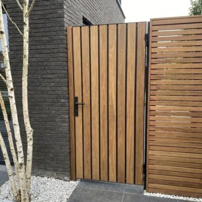 Ipe garden gate with 90 mm slats at a modern house