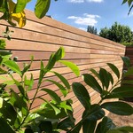 Design garden screen with horizontal 9 cm slats