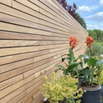7 cm wide slats combined with UV-resistant black EPDM fabric.