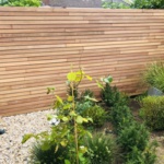 Exclusive slatted fence made from 7.0 cm wide ipe hardwood slats with EPDM.