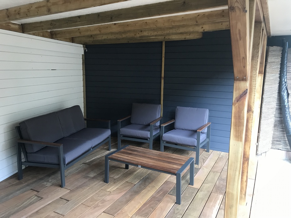 Luxury Ipé deck made of smooth planed boards with hidden clips