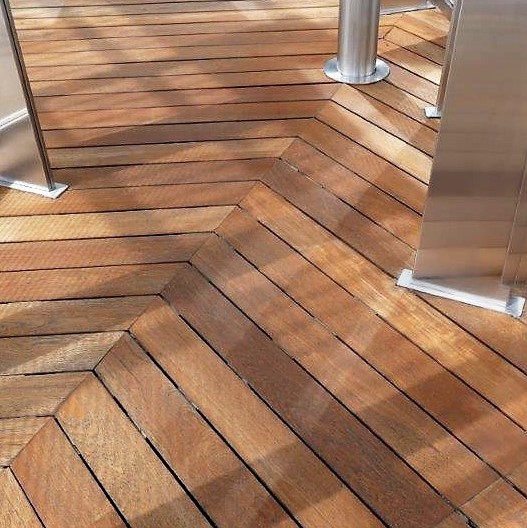 Luxury Ipé decking on a roof terrace with miter-cut corners and clips