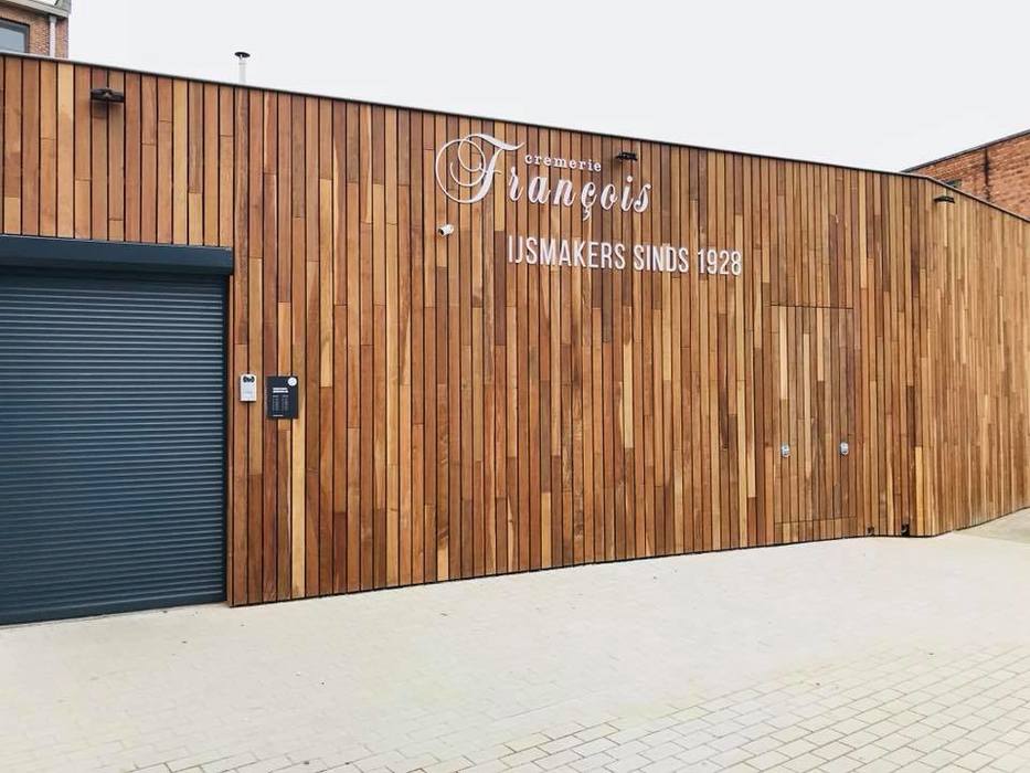 Commercial building featuring vertical exterior cladding made of sustainable Ipe wood.